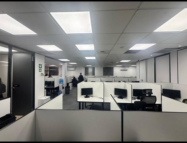 500M² OFFICE TO LET IN LA LUCIA